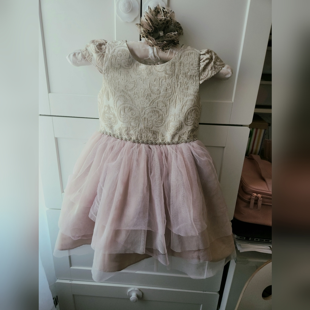 Beautiful gold pink dress size 4T with shiny silver stones in the waist